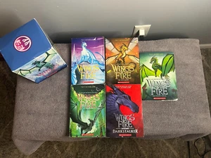 Wings of Fire Book Lot of 5 - Books 6,7,9,10, legends of - PB - Tui T Sutherland - Foto 1 di 2