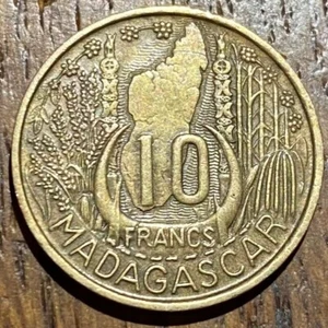 PIECE DE 10 FRANCS 1953 MADAGASCAR (1093) - Picture 1 of 2
