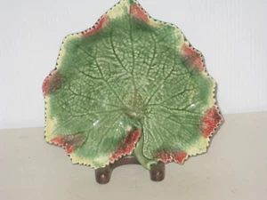 Plato para servir dulces/nueces de mayólica vintage - hoja de uva - Portugal Bordallo Pinheiro - Imagen 1 de 4