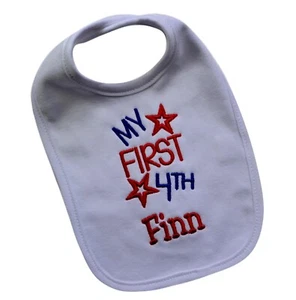 Babero de bebé bordado personalizado patriótico My First 4th of July con nombre - Imagen 1 de 3