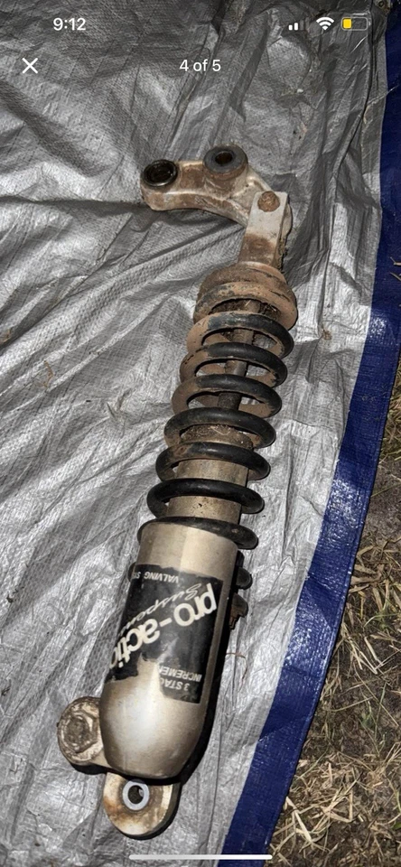 Amortiguador de suspensión trasera ajustable Pro-Action diseñado para una Kawasaki KX250 2005  Foto 1 de 4