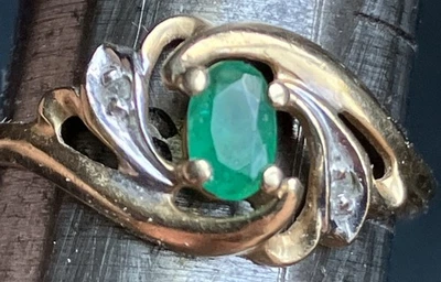 Anillo de oro 10K esmeralda y diamantes para dama talla 6,25, 1,5 gramos, ¡bonito regalo! Foto 1 de 4