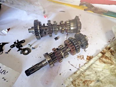 Suzuki T 350 Rebel 1971 transmisión/caja de cambios de 2 ciclos Foto 1 de 4