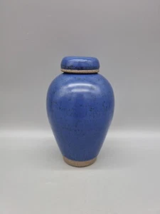 A Nick Membery Studio Pottery Lidded Pot / Urn. - Picture 1 of 11