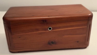 Pequeño cofre de cedro Art Deco Lane 9x4 de colección mayo de 1936 Garson y madera maciza Foto 1 de 4