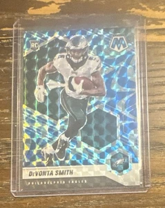 2021 Panini Mosaic - Rookies Devonta Smith #305 Mosaic Reactive Blue Prizm (RC) - Bild 1 von 2