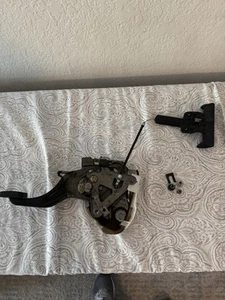 1998 2005 LEXUS GS300 GS400 Parking Emergency Brake Pedal 46200-30350 OEM - Picture 1 of 2
