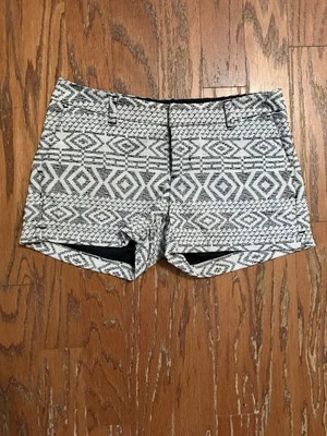Pantalones Cortos Informales Merona Para Mujer Blanco Gris Azteca Frente Plano Bordados Tiro Bajo 2 Foto 1 de 4