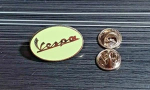 Vespa Pin Logo Oval grün emailliert - Maße 27x19mm - Picture 1 of 1