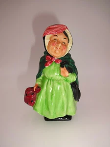 Vintage Royal Doulton Old Woman Figurine 4" Green Dress & Cape Red Bag Hat - Picture 1 of 5
