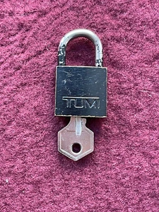 TUMI Kofferschloss mit Schluessel Lock with Key Vintage - Bild 1 von 2