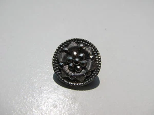 ANTIQUE VTG.PRESSED PATTERN PETAL FLOWER BLACK GLASS SILVER LUSTER SEWING BUTTON - Picture 1 of 3