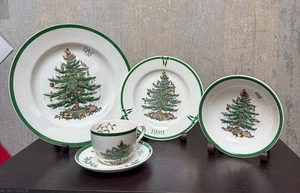 Spode Christmas Tree 5-teiliges Gedeck - Abendessen, Salat, Müslischale, Tassen-Set - Bild 1 von 7