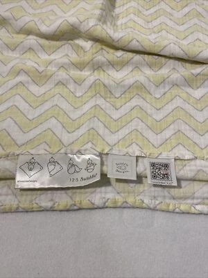 Manta de muselina de algodón Chevron en zig zag amarillo blanco Swaddle Designs 40 X 40 pulgadas Foto 1 de 4