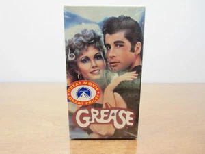 Grease VHS SEALED Paramount John Travolta Olivia Newton John VTG 1990 - Foto 1 di 7