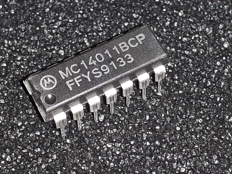 5 pcs. MC14011BCP CMOS NAND GATES 4011 DIP14 - Image 1 of 1