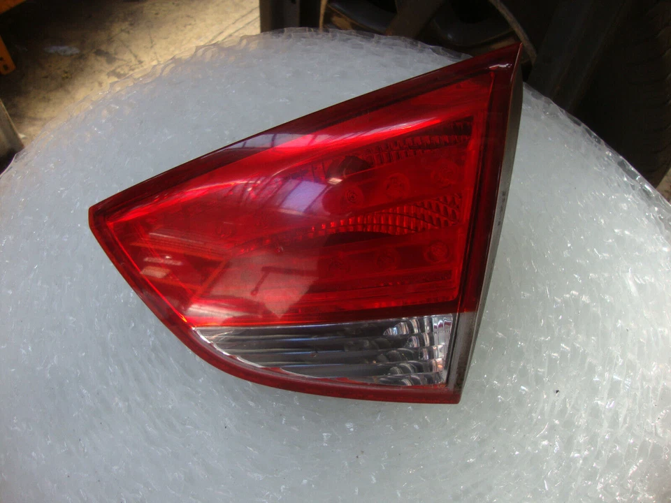 2011 hyundai ix35 ix-35 drivers off side right bootlid rear back light — 第 1/1 张图片