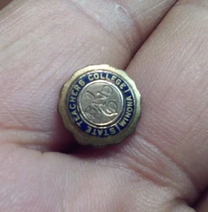 WINONA MN State Teachers College Vintage Gold-Tome Mini Broche Revers Pin "Band" - Photo 1/4