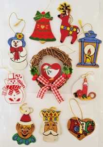 10 Wooden Hand Painted Christmas Ornaments Wreath Wood Holiday Vintage - Picture 1 of 24