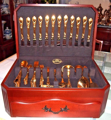 SBS-Bestecke Solingen 24kt vergoldet Besteck 71-teilig mit Schilf & Barton Truhe - Bild 1 von 4