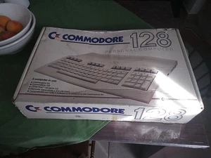 Commodore 128 - Zdjęcie 1 z 14