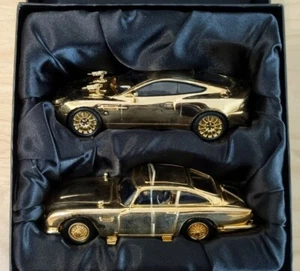 Set 2 Modellini Aston Martin Corgi 1:36 James Bond 007 40th Anniversario - Foto 1 di 12