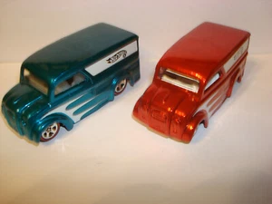 2006 HOT WHEELS DAIRY DELIVERY PAIR OF CLASSICS SERIES rED & BLUE LOOSE - Picture 1 of 10