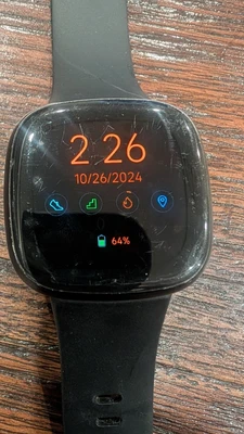 Smartwatch Fitbit Versa 3 rastreador de atividade com carregador FUNCIONANDO - Imagem 1 de 4