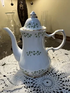 Royal Tara Shamrock Coffee pot w/Lid, Made in Ireland, 8 3/4 Inches Tall - Bild 1 von 22