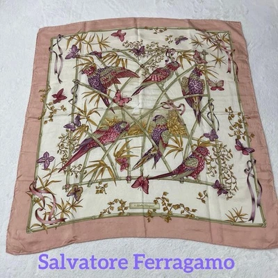 Salvatore Ferragamo Bufanda de Seda Loro Pájaro Floral Rosa Blanco Grande 83×83cm Foto 1 de 4