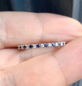 Anillo con pila de diamantes de zafiro alternativo de media eternidad en plata de ley 925 - Imagen 1 de 4