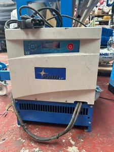 Cargador de batería para carretilla elevadora Exide 2100LP 48V 55A LP48T055S TRIFÁSICO - NO FUNCIONA - Imagen 1 de 2