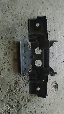 1997 Suzuki GSXR 600 1998 99 00 750 tank mounting bracket No. 1 & 2 - Image 1 of 2