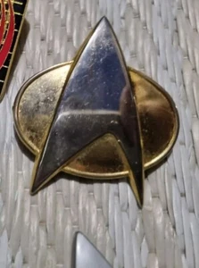 Vintage 1990 STAR TREK Metal Badge Pin - Hollywood Pins - Picture 1 of 2