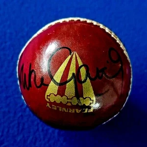 ENGLAND AND MIDDLESEX CAPTAIN AND 'OBE' MIKE GATTING "SIGNED" CRICKET BALL - Picture 1 of 2