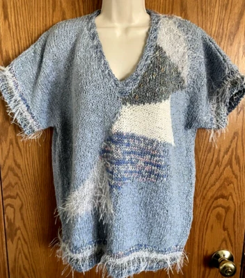 Suéter tejido a mano manga corta cuello en V azul/blanco cuenta con hilo para pestañas talla Lg. Foto 1 de 4