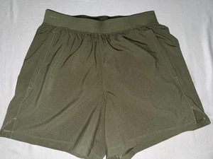 Under Armour Herren Medium 5" ungefüttert militärgrün Laufen Training Gym Shorts - Bild 1 von 6