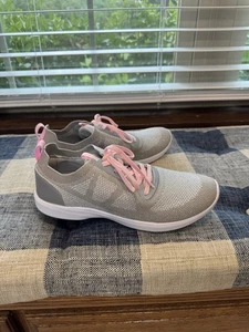 NEW Vionic Women's Walking Shoes LENORA Metallic Silver 9M - Picture 1 of 6