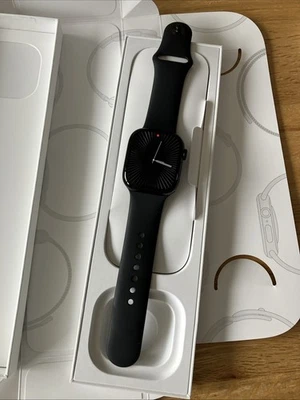 Apple Watch Series 10 GPS 42mm Aluminium Schwarz Neuwertig - Bild 1 von 4