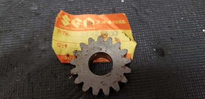 NOS OEM SUZUKI 73-75 TM125 74-75 TM100 2ND DRIVE GEAR 24221-28300 - Image 1 of 2