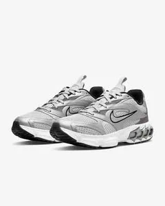 Nike Zoom Air Fire taglia 8,5 scarpe da donna polvere fotonica argento metallizzato DR7852 001 - Foto 1 di 16