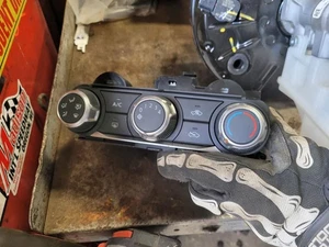 KICKS     2025 Temperature Control 2036075 - Picture 1 of 3