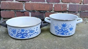 2x alter DDR Emaille Kochtopf Zwiebelmuster Bepflanzung Garten Pflanzgefäß  - Bild 1 von 10
