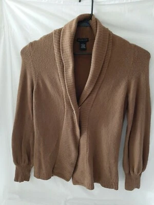 Suéter tipo cárdigan marrón Madison Studio Foto 1 de 4