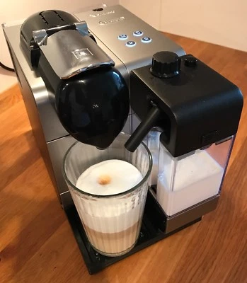 DeLonghi Kapselmaschine Nespresso Lattissima+ EN520S silver silber + HÄNDLER + - Bild 1 von 4