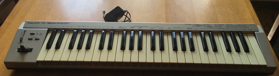 Tastiera MIDI Roland PC-180A - Immagine 1 di 1