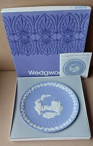 Wedgwood WINDSOR CASTLE Blue Jasperware CHRISTMAS Plate 1969 Boxed - Picture 1 of 6