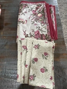 Unbranded 70X70" Tablecloth 4 Matching Napkins 18x18" Retail $165 - Picture 1 of 8