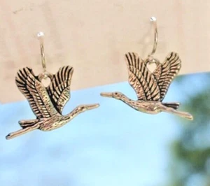 Pendientes Perforados Grúas en Vuelo Tono Plata, Nuevos - Imagen 1 de 4