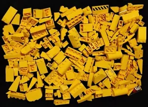 LEGO 200g Pendenze Curvo Giallo Tetto Rampa mattoncini lisci lotto pezzi pacchetto 2x4 1x4 - Foto 1 di 4